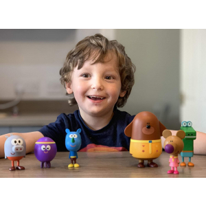 Hey Duggee Squirrel Figurine Set - Image 3